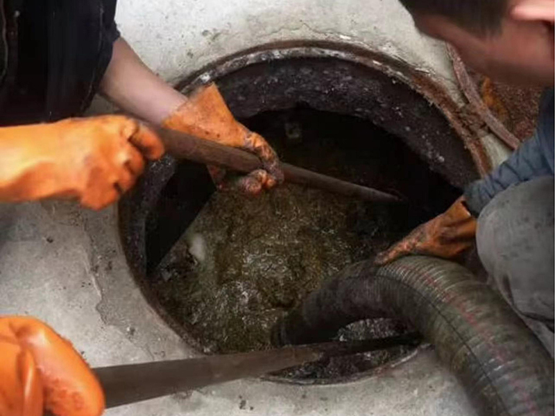 润州清理化粪池时如何避免沼气的危害?